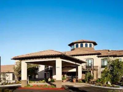 Hampton & Hotel 3*