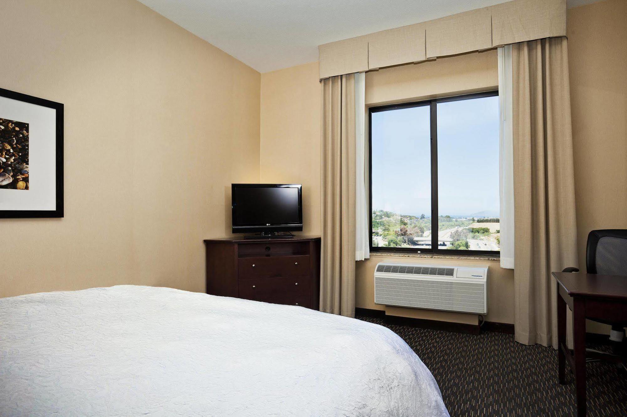Hampton & Hotel 3*